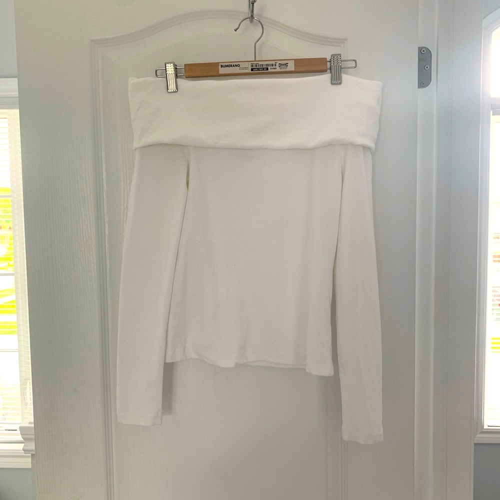 OFF-THE-SHOULDER WHITE TOP